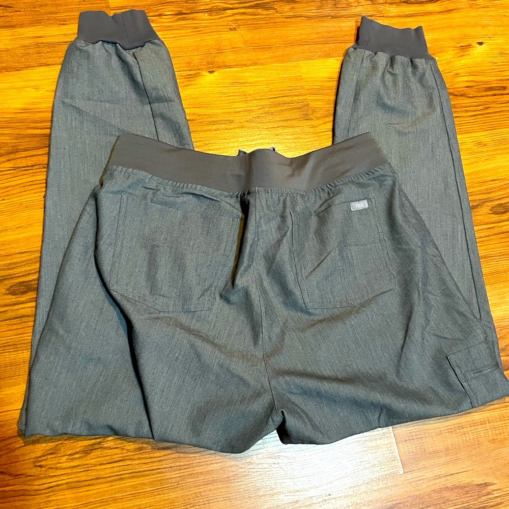 Brand new without tag FIGS scrub joggers